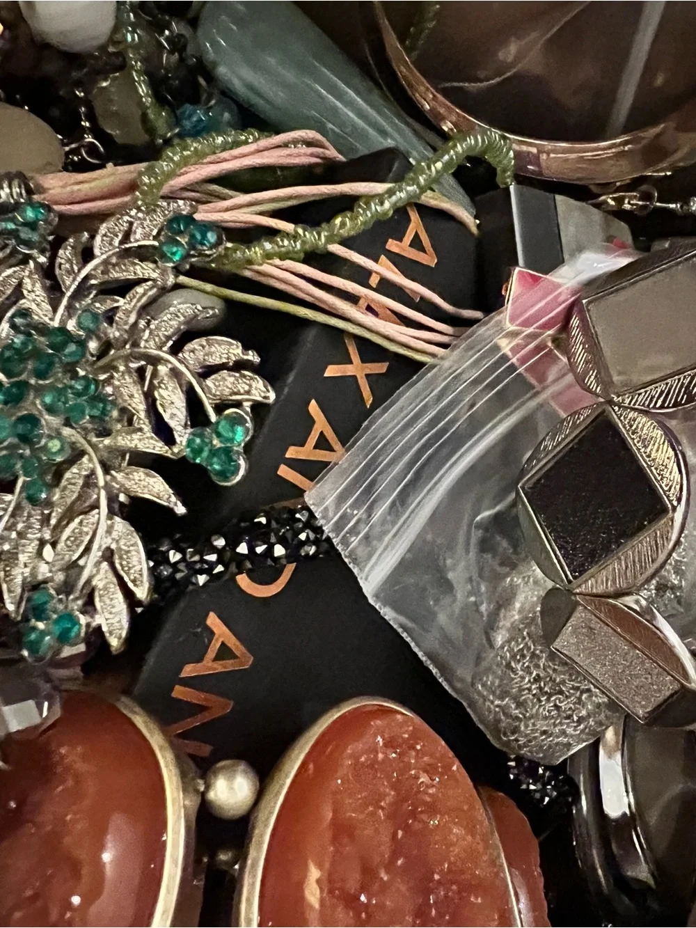Costume jewelry lot Vintage And Modern A Bit Of Everything  wearable 4lbs - Picture 4 of 4